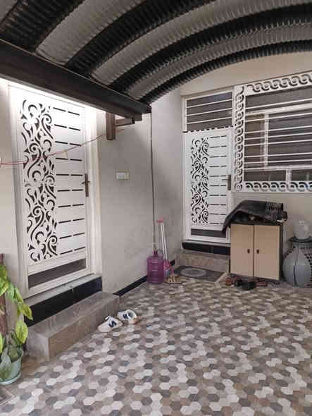 بسم الله الرحمن الرحيم 
للبيع بيت  مساحة 120م  ملك صرف قاطين  السعر 190   التحرير. دور الضباط 
4غرف نوم  واستقبال وصاله ومطبخ  ومنور وصحيات غربي وشرقي بالطابق الاول والثاني وطرمه كراج سيارة 
بناء حديث  ***********
ابوسيف
