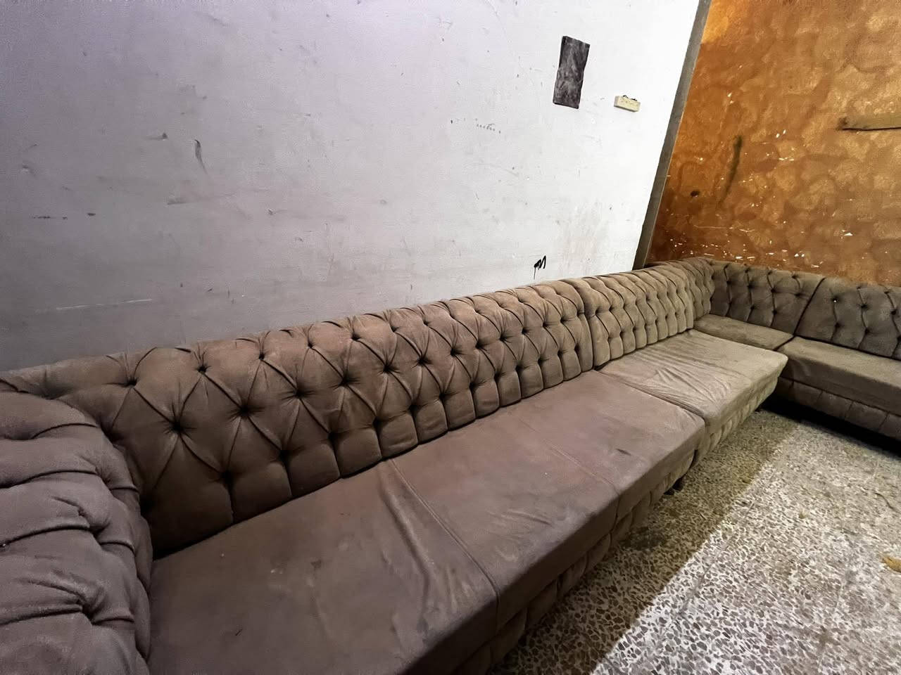 ديوان 9امتار حيل نضيف مابي اي عيب 
فقط المقعد يحتاجله تنضيف 
السعر 180 عنوان قادسيه الثانيه


**إذا كنت صاحب هذا الإعلان وتريد حذفه لأي سبب، رجاءا أرسل رسالة إلى الدعم الفني**