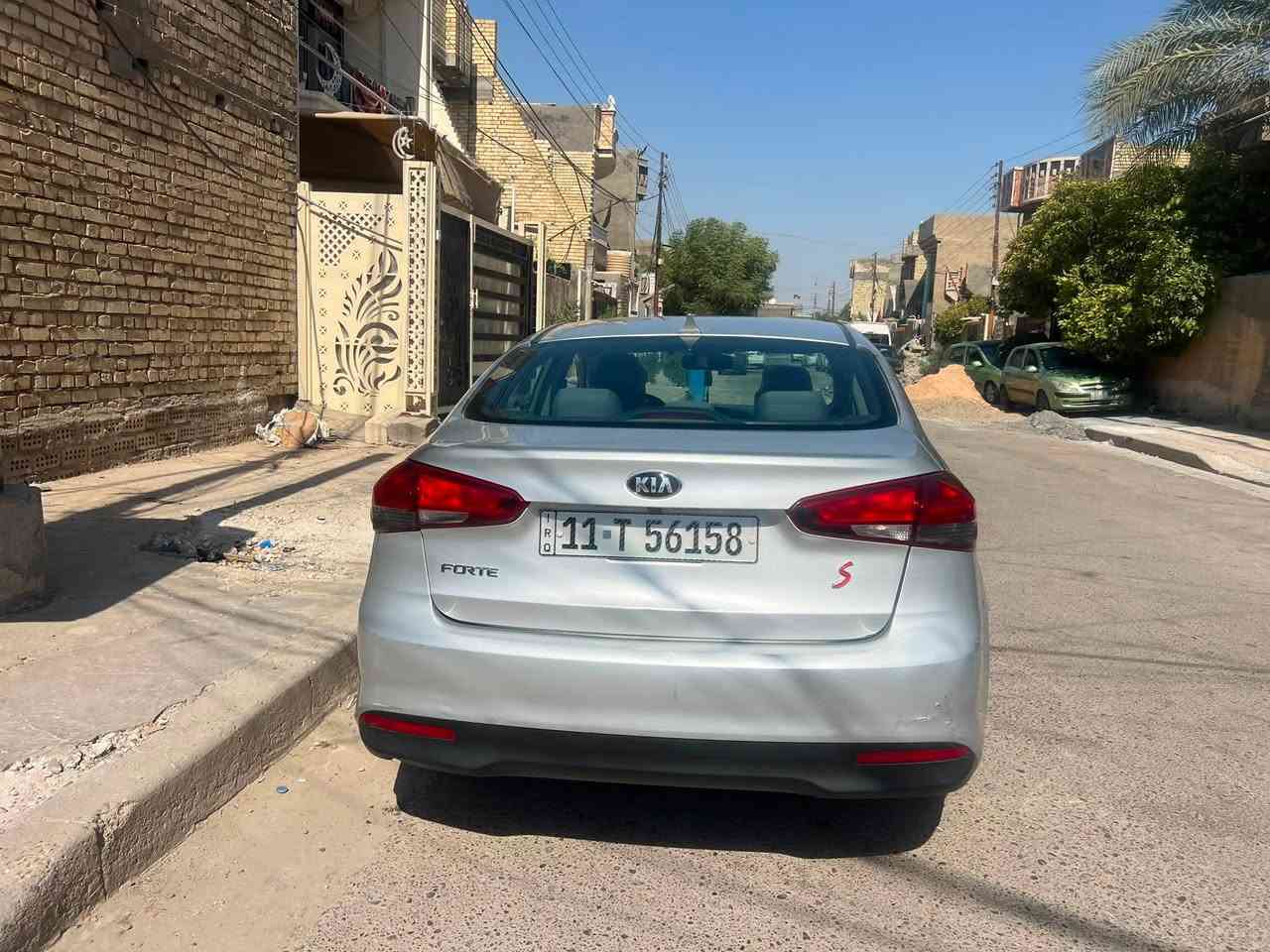 🚗 كيا فورتي 2017 للبيع
المواصفات:
 المحرك: 2000 دوش (DOHC)
 المسافة المقطوعة: 82 ألف كم
 ناقل الحركة (الگير): أوتوماتيك (AT)
 أنظمة القيادة: 3 أنظمة قيادة مختلفين
 التبريد: جديد وشغال 100%
 المميزات: كاميرا خلفية
 الرقم: بغداد حرف ألماني/إنكليزي جديد
📄 الوضعية والسنوية:
 السيارة بأسمي والتحويل ثاني يوم مباشر.
 الحادث: جاملغ أمامي مع ضربة بسيطة بالبنيد (صور الحادث وفحص السونار موضحين بالمنشور للأمانة).
💰 السعر: 128 ورقة وبيه مجال بسيط للشراي الجاد.
📞 للتواصل والاستفسار: ⁠***********
