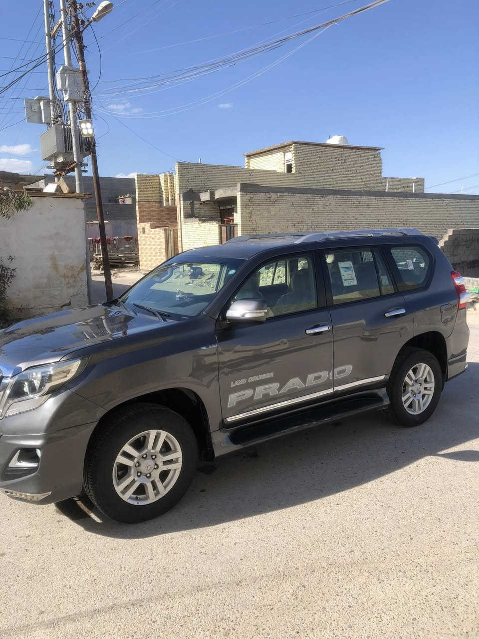 السلام عليكم برادو 4 سلندر  للبيع او المراوس  2010 محدث 18 صبغ بس دعاميات مكان التحديث السياره مكفوله عدا شبر بلقماره والقماره بيها جراد كشنات جلد بلادي كامرتين مري شفط اشاير فورويل كشن كهرباء بطن عسلي 3 قطع تبريد ماشيه 131كم حدادية 100‎%‎ السياره نظيفه برغي ماكو نقص بيها والسونار مرفق رقم نكليزي السعر خاص او الاتصال ‭***********
