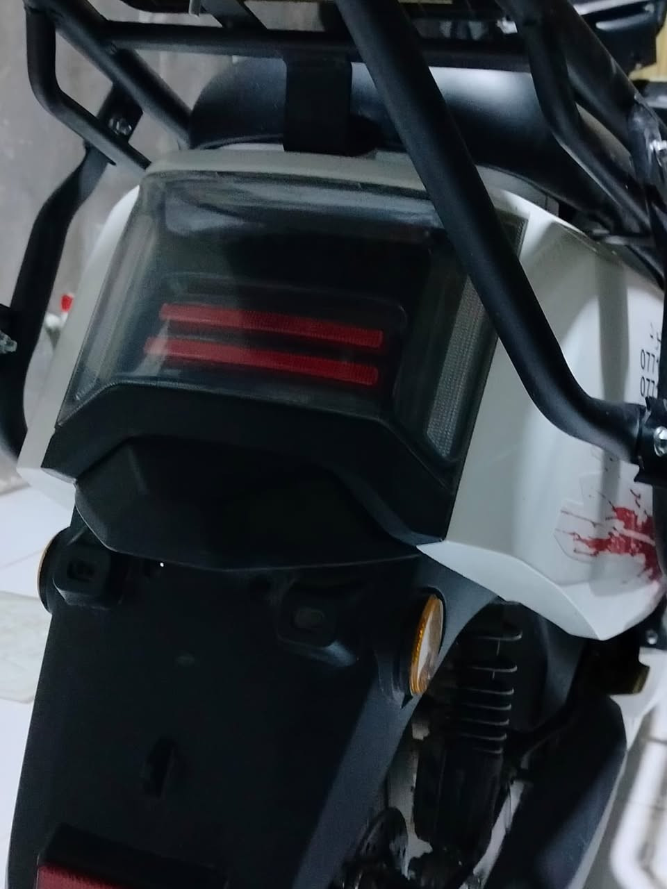 سلام عليكم دراجه همر مدرعه للبيع كامل المواصفات الدراجة زلغ مابيهه
المواصفات : دراجه تحتوي على سرعه 99 حقيقي 
وتحتوي على جوزه قاطع دورة 
وتحتوي على الفچ الامامي والخلفي  رياضي + عقل الاحمر الرياضي تجي دراجه 72 فولت واكثر + تقبيطه شحن 80 فولت V 
وتحتوي على ملف رياضي يصل الى 2500 واط حقيقي + الدراجة والله العظيم مصالهه شهر من ماخذهه + حماية دراجه درع وتحتوي على 2 چنط + وتحتوي على 6 بطاريات 36 امبير من شركة ريان + وبختصار كلشي نظيف جديد السعر 900وبيهه مجالل رقم*********** بصره
