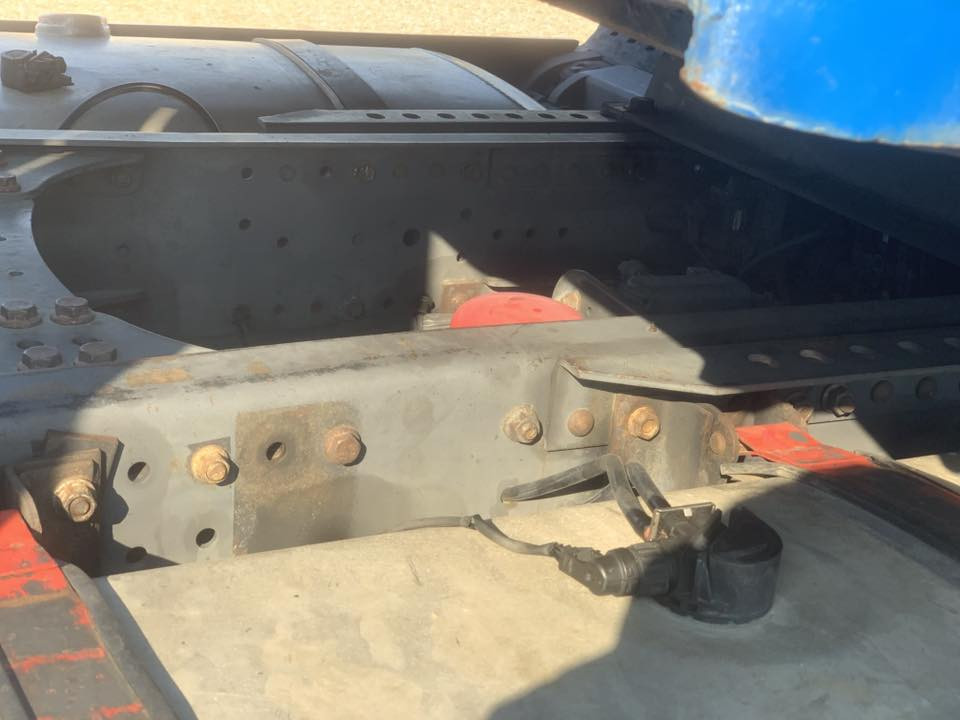 السلام عليكم للبيع اكتروس2008حجم1850تخم تاير رقم سليمانية السيارة خير من الله كامله مكان السيارة واسط الحفرية اني مكلف بل نشر الرقم ***********
