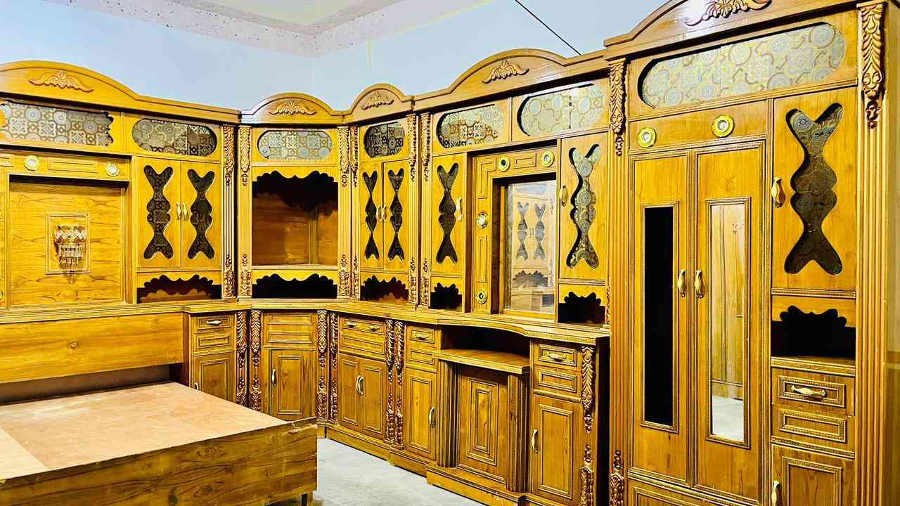 سلام عليكم للبيع غرفه نوم هودج خشب صاج داخل وخارج بشرط 5 ملم  كنتور ملحق 6طابقين استخدم قليل عنوان الرمانه  سعر مليون 250 وبي مجال
*********** /واتساب
