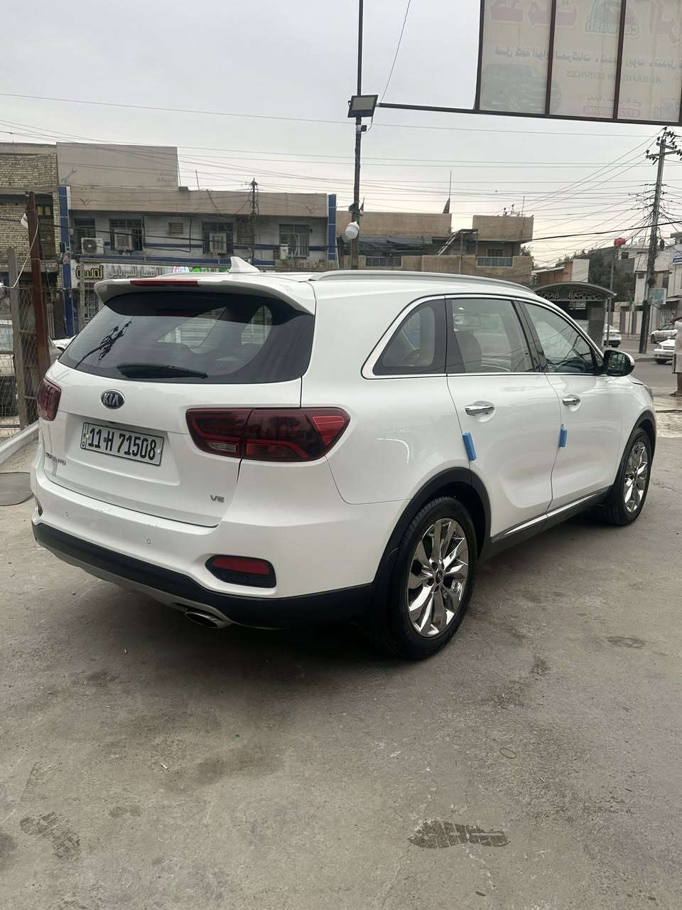 سلام عليكم 
كيا سورنتو 2020   
لايت زنون 
بصمة ترحيب 
بصمتين تشغيل 
كير مكينة مقفول 
ماشية 117  
بصمه أبواب 
جلد أصلي 
 6 سلندر ٣٥٠٠ 
٧ راكب 
٣ قطع تبريد 
ويل كروم فراشه 
اريل نفكيشن 
شاشه اصليه 
تحكمات ستيرن جهتين 
مري  شفط  
لايت زنون 
بك لايت زنون
جي بي إس 
شاحن واير ليس 
كراسي أمامي كهربائية
حساس امامي اصلي
حساس خلفي اصلي
السعر ٢٤٧ وبيهة مجال حك الجية 
عنواني قرب بوابت بغداد جديدة الشط 
***********ابو علي
