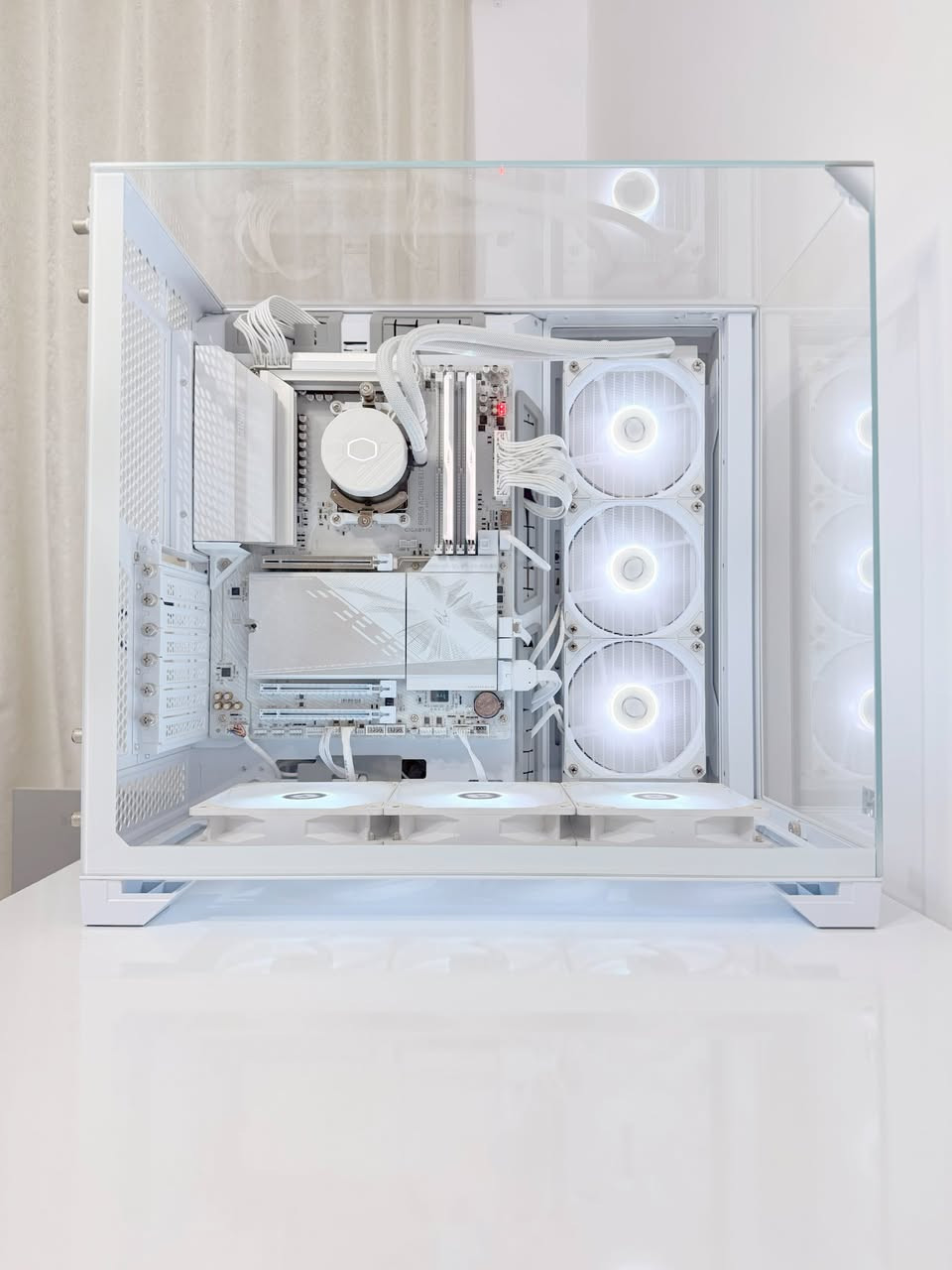 للبيع – تجميعة PC باللون الأبيض بالكامل (استخدام قليل) 🤍
المواصفات:
--- Motherboard: GIGABYTE B850 AORUS Elite WIFI7 ICE
--- Processor: AMD Ryzen 5 9600X
--- CPU Cooler: Cooler Master 360
--- RAM: G.SKILL DDR5 32GB (2×16GB) 6000MHz CL28
--- Storage: Kingston NV3 500GB M.2 NVMe
--- Power Supply: FSP Vita GM 750W White 80+ Gold
--- Case: Lian Li O11 Vision
--- Fans: Thermalright TL-C12CW-S X3
✅ استخدام قليل جدًا، والجهاز نظيف وحالته ممتازة.
💰 السعر: 2,250,000 دينار عراقي قابل للتفاوض .
للاستفسار أو التواصل، يرجى مراسلتي على الخاص. دهل اوران, واسط


**إذا كنت صاحب هذا الإعلان وتريد حذفه لأي سبب، رجاءا أرسل رسالة إلى الدعم الفني**