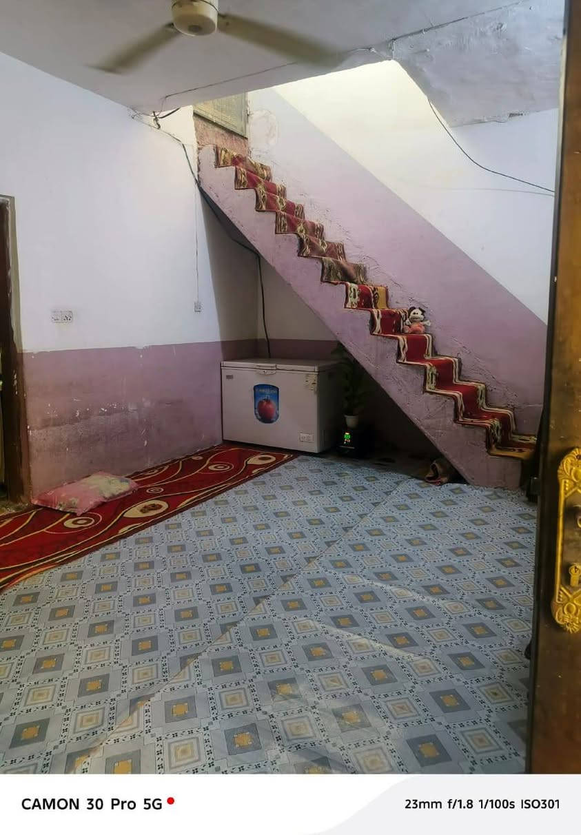 بيت البيع مساحه 200متر غرف3 صاله ستقبال مطبخ صحيات 2 العنوان براكيه يبعد عن شارع العام 100متر السعر 34    ،،، ***********
