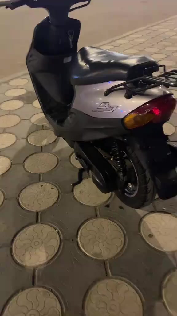 س ع دراجه ام تسعه بعده جديد بحالت وكاله 
صارله شهرين من طالعه من وكيل شلعه ومعدل 
سلف هندر بي وقت سعر ٧٠٠ وبيه مجال 
رقم ***********
