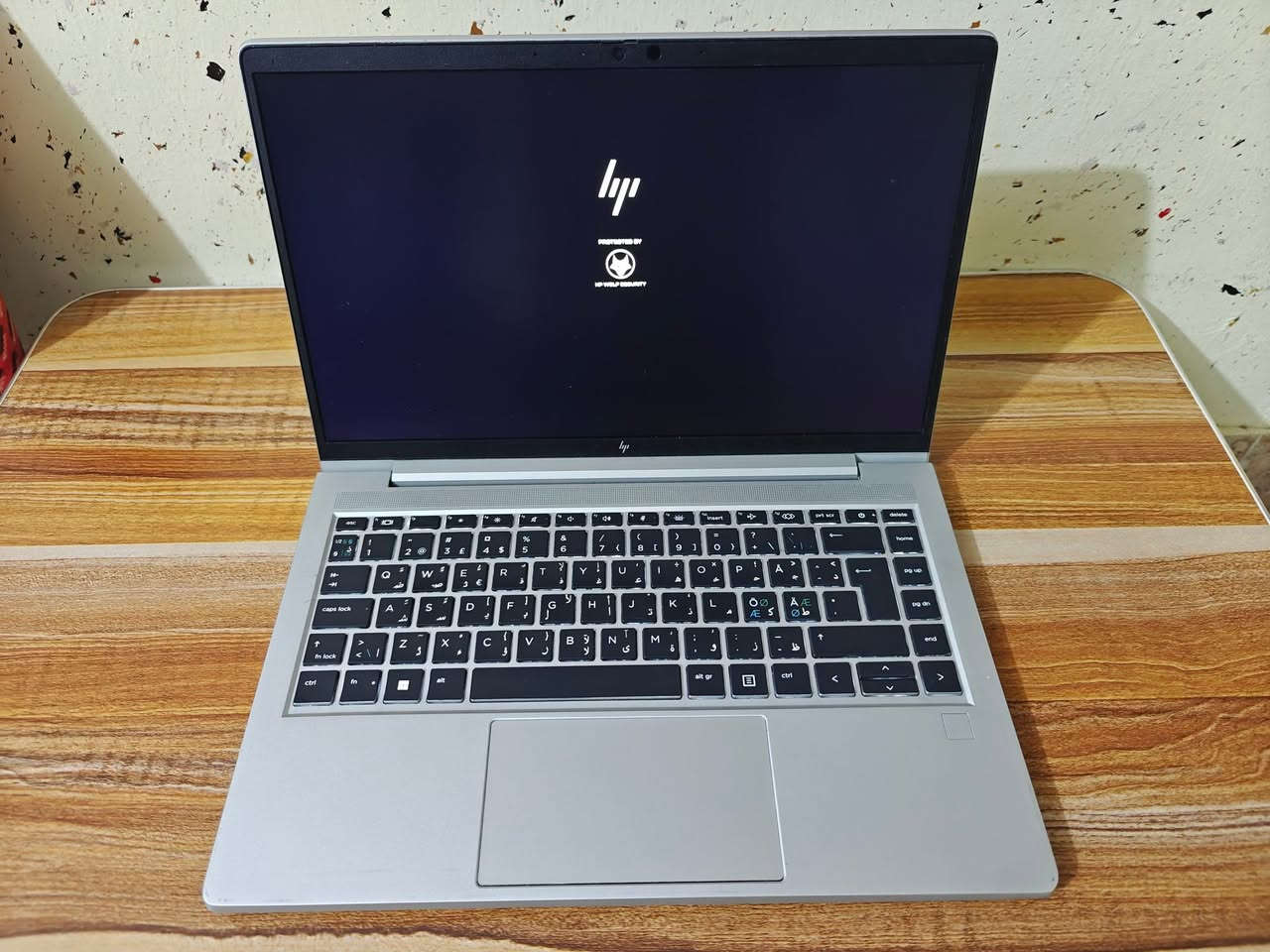 🔥 عرض خاص من ياسر للحاسبات | آخر قطعة متوفرة 

💻 HP EliteBook 640 G9 – الجيل الثاني عشر

💰 السعر: 470 ألف عراقي فقط

✨ مستخدم نظيف جداً بحالة ممتازة

📌 المواصفات:

🔹 الموديل: HP EliteBook 640 G9 الجيل 12
🔹 المعالج: Intel Core i5-1235U 12 th Gen
🔹 الرام: RAM.8GB DDR4
🔹 التخزين: SSD 256GB NVMe
🔹 كرت الشاشة: Intel UHD Graphics مدمج 
🔹 الشاشة: 14 Inch FHD
🔹 نظام التشغيل: Windows 11 Pro أصلي ومفعل

💼 مناسب للأعمال، الدراسة، الأوفيس، المحاسبة، التصفح، والاجتماعات الأونلاين.

⚡ أداء سريع واستهلاك طاقة ممتاز
🔋 بطارية جيدة تدوم لساعات
🎯 تصميم أنيق وخفيف الوزن مناسب للتنقل

📡 المنافذ:
🔹 USB Type-C
🔹 USB 3.0
🔹 HDMI
🔹 LAN
🔹 منفذ سماعات 3.5mm

🚚 يوجد توصيل إلى جميع محافظات العراق

🔄 ضمان لمدة أسبوع استبدال في حال وجود أي خلل بالجهاز

📞 اتصال: ***********
📱 واتساب: ***********
