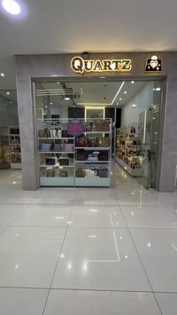 عندي هذا المحل للبيع عدم التفريع مستعجل على بيعته ادفع السعر الي يرضي ...