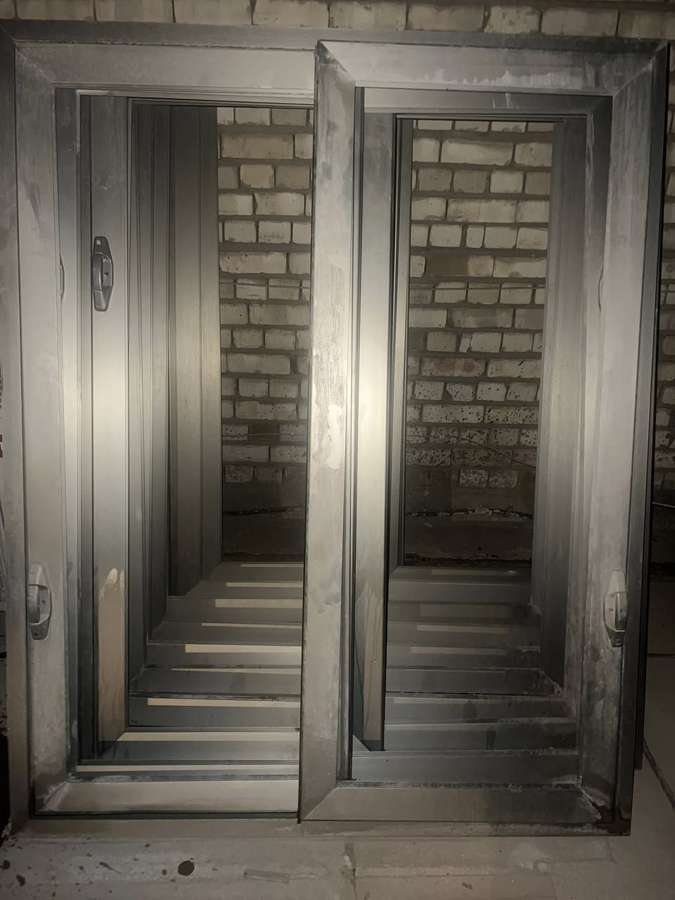 السلام عليكم 
شبابيك المنيوم سلايد تركي الثقيل درجه اولى للبيع 
جديد مامستعمل سبب البيع خطا بالقياس سعرهن جدا مناسب القياسات المتوفره
140سم *140سم عدد8
175سم*175سم عدد10 
شغلهن درجه اولى الله شاهد مكانهن بغداد
للاستفسار خاص او واتساب***********
