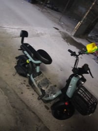 للبيع صار شهر ماخذها عارضها ب ٣٠٠ وبيها مجال دراجه جديده بلنايلون بعده...
