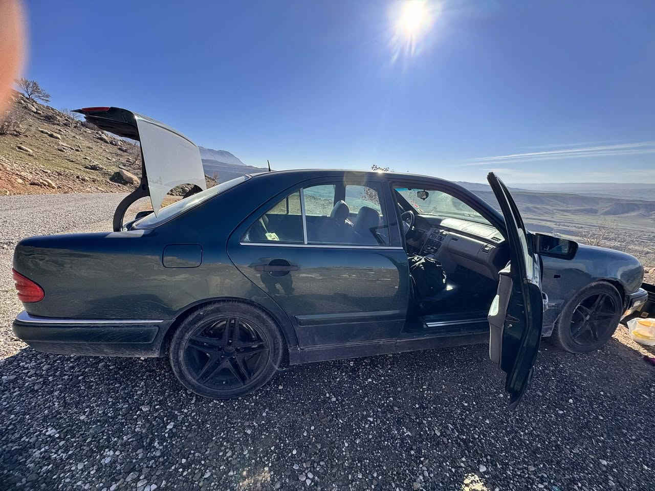 مارسیدس عفریت 1997
ئاڕمی پلاستیک هەولیر
بیەزەڕبەیە داعمی نیە 
مەکینەی بەتەی دوو نیوی دیلکۆ 
جام کارەبا قفڵ مارکەزی ناو سپی ABS سڵاید
ناوەی لۆکە دەرەوەشی قوپاوی پیوەنیە
جامەکانی شکاوی نیە 
سەیارەیە نەرم و کپ

سعریەکی زۆرگونجاو بۆ کسیەک مشتەری بیەت 

***********
