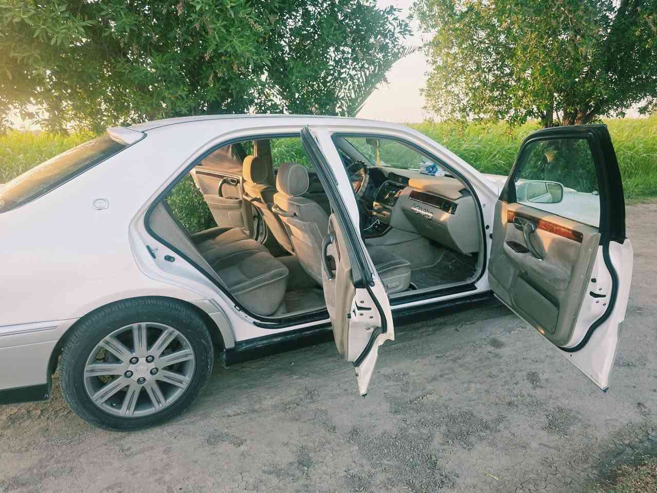 سلام عليكم ملكه البيع كصتين موديل20003  طخم تاير جديد باتري جديد تبريد ثلج حداديه جديده ما ناقصها برغي جديده السيارة السعر 33$ وبيهه مجال الطيبين مكانها الشطره ☎️***********
