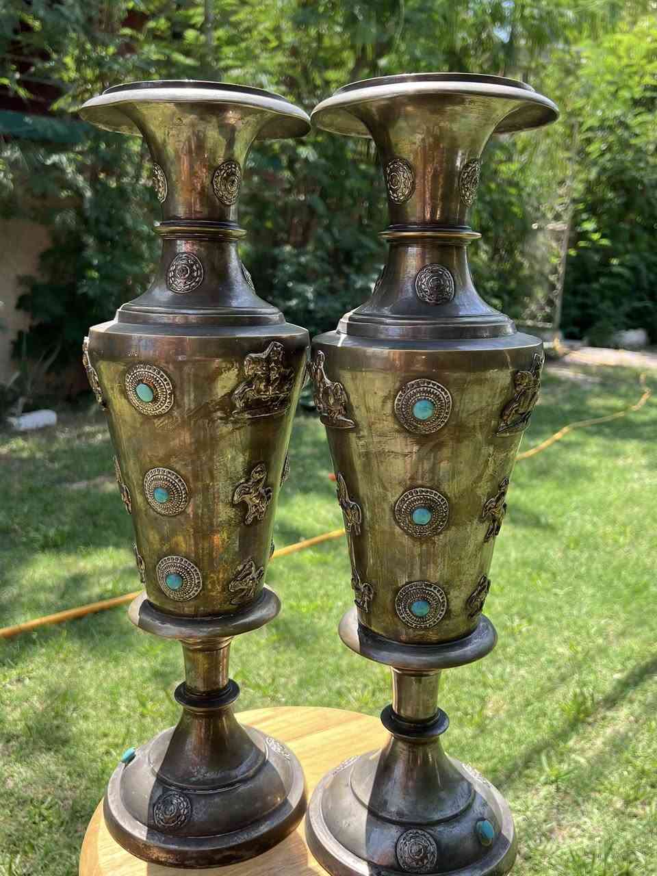 مزهريات عدد 2 نحاس طلاء فضه مطعمه بحجر الفيروز
الارتفاع 47 سم السعر ٣٠٠ الف 
واتساب ***********
