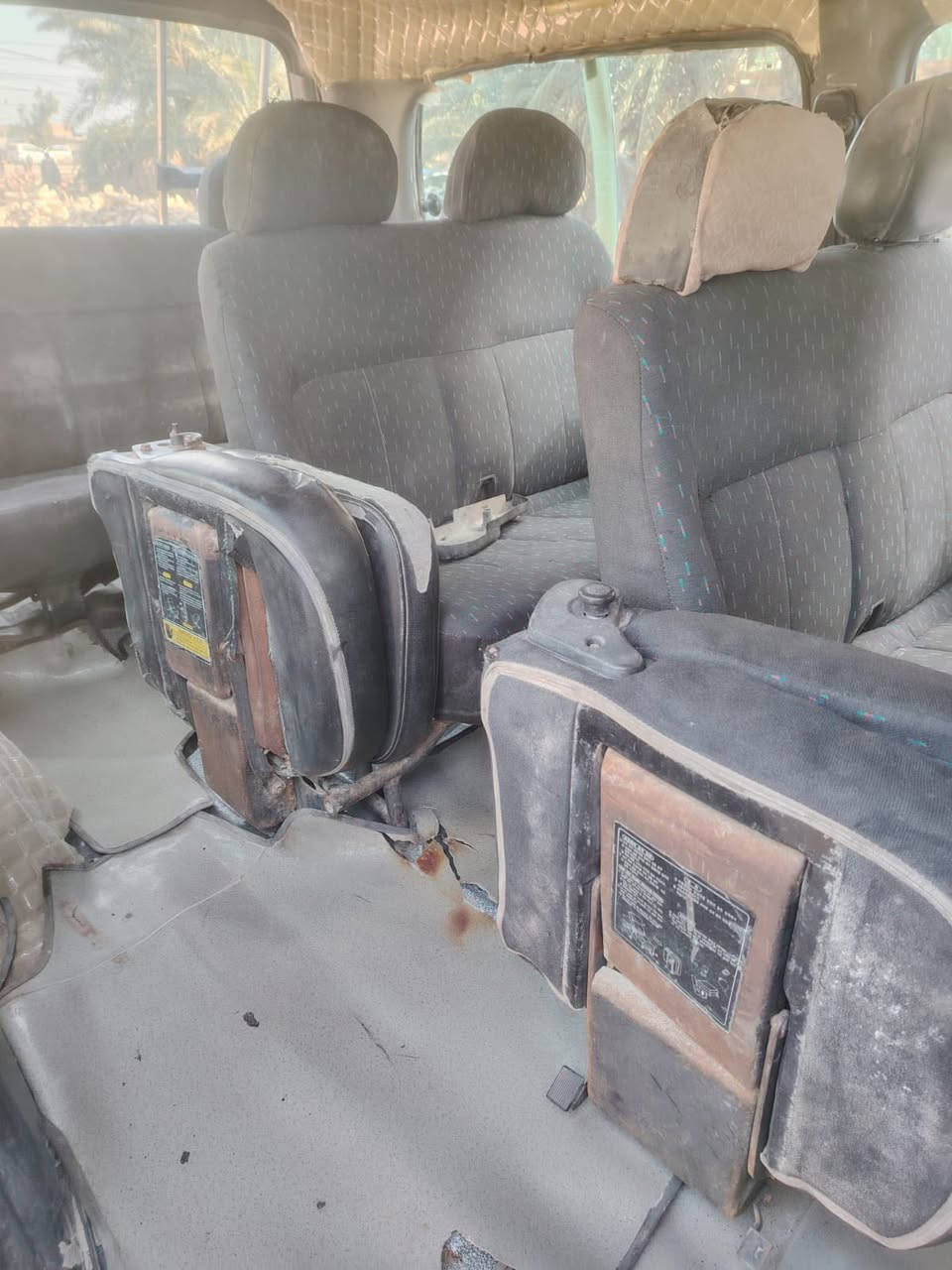 السلام عليكم
ستاركس موديل 2000
مصبوغه عام رقم بغداد الماني 
سنويه غير نافذه 
مكان بابل / القاسم 
السعر 38 وببها مجال 
غير متواجد ع الفيس 
مكلف بلنشر !!! 
للاستفسار / ***********
