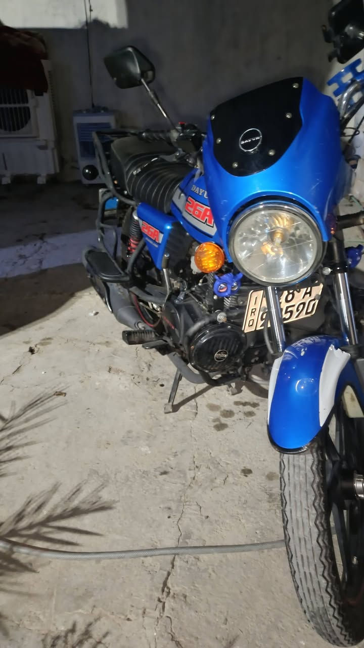 السلام عليكم
‏دايوان شاصي 21والباقي كله 24 هيه طالعة بالا24
‏لون ازرق مكفولة شاصي مكينه كير 
‏كهربائيات كله شغالهة
‏اشاير
 اناره كامله
‏هورن بوش 
‏بأسمي رقم نجف انكليزي
‏مكان الدراجه نجف  ***********
‏السعر مليون و950 الف
وقابل للتفاوض
 ماتعرف بيهن لاتكسر💙
