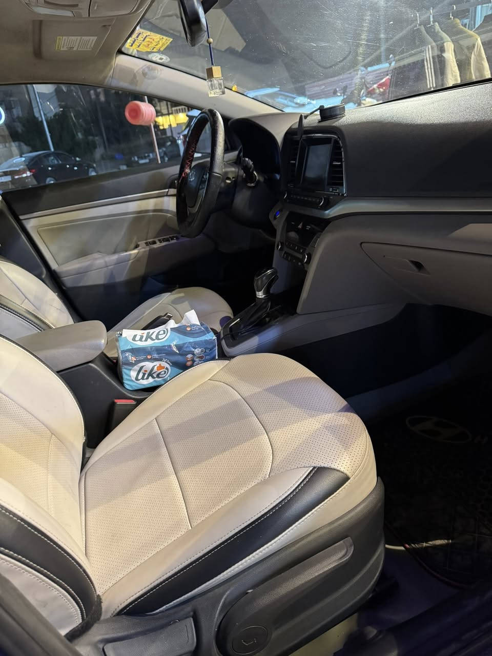 السلام عليكم 
النتر ٢٠١٨ وراد امريكي 
حادث خفيف بدون صبغ  صبغ فقط دعاميه اماميه بدون ايرباك 
ماشيه 143 ميل 
سياره فول موصفات 
رقم اربيل مميز
بيه رصعه بل قمار مال تحميل 
موجوده بل منشور هيه صور حادث 
سياره موجوده بغداد عامريه 
عارضه ١٣٧ بيه مجال
***********
