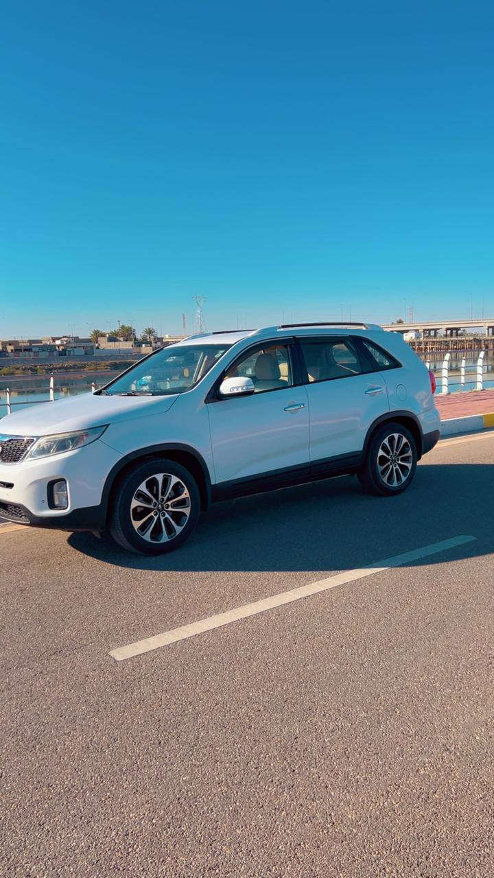 السلام عليكم ورحمة الله وبركاته اخوان سيارة للبيع كيا سورنتو موديل ١٤رقم الانبار الماني محرك ٦سلندر  سبعة راكب تبريد ثلاثة قطع فول مواصفات عدا الفتحة تخم تاير حجم ١٩بصمة تشغيل بصمة أبواب مري شفط كراسي كهرباء جلد بلاد حساس خلفي وامامي تحكم ستيرن  السيارة مكفولة بيه مقدار شبر على بارد جاهزة ومرتبة ونظيفة مكان السيارة الرمادي السعر 175ورقة وبيه مجال للاستفسار الاتصال على الرقمم
‏‪***********‬‏
