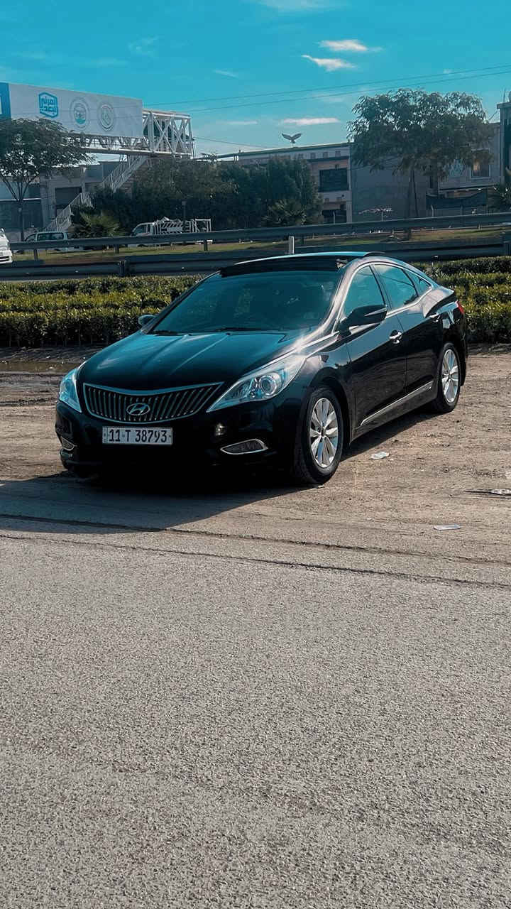 السلام عليكم 
هونداي ازيرا 2014 خليجي فول 1/1
بانوراما 
لونها بيتنجاني مميز 
محرك 6 سلندر 3000 المرغوب
ماشيه 170.000
رقم بغداد ب اسمي 
تبريد قطعتين ثلج
تخم تاير اصلي جديد 
 شاشه كبيره اصليه
بطانه  بوب صاج بلادي 
كشنات جلد تبريد تدفئه .
كهربائيات جديده اي نقص مابيهه
مانع انزلاق
مكينه وكير مكفولات
مري شفط
ترحيب ابواب مري اشاير
تثبيت سرعه
تحكم ستيرن جهتين
بردات  تضليل 2 قطع خلفيه + برده خلفيه تحكم كهربائيه عند الرجوع
حساسات خلفية
صدر امامي خلفي جديد 
تقفل السياره عند ابتعاد البصمه عن السياره  
كير عادي واوتماتيك 
محرك كير مكفولات 
بيها شخوط بسيطة 
وصبغ شبر بالبنيد اثر  ضربة خفيفه على البك 
والباقية مكفولة 
السياره جاهزة
العنوان بغداد الغزالية. او حي اور  
السعر 125 وبيها مجال بسيط 

الاتصال : ***********
