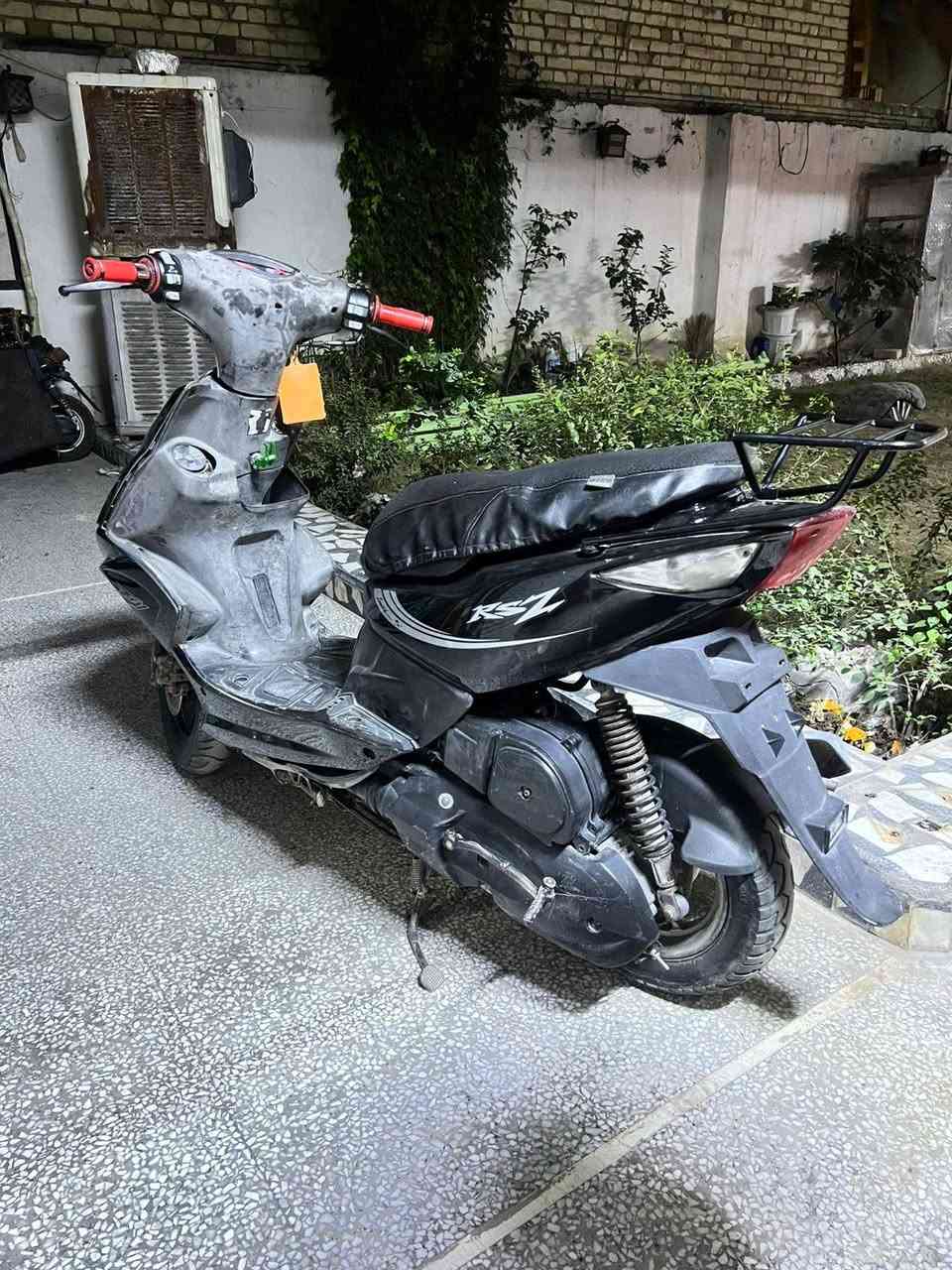 السلام عليكم ماكس مضلع دراجه تخبل 
دراجه كله بلاديه مكينه بلاديه دراجه كامله
ماصاله شكم يوم من نازله رنبه دراجه تايرات جدد
صالنصه صجمبه درجه حلوه ناعمه قتصاديه بالبانزين 
وين مايعجبك اطلع كلا ختم واحد وياه الميكنه اوراق 
كامله مكاني بغداد المحموديه السعر 600 وبيها مجال 
شراي انتصل بيك خير وتدلل 💓❤️ ،***********
