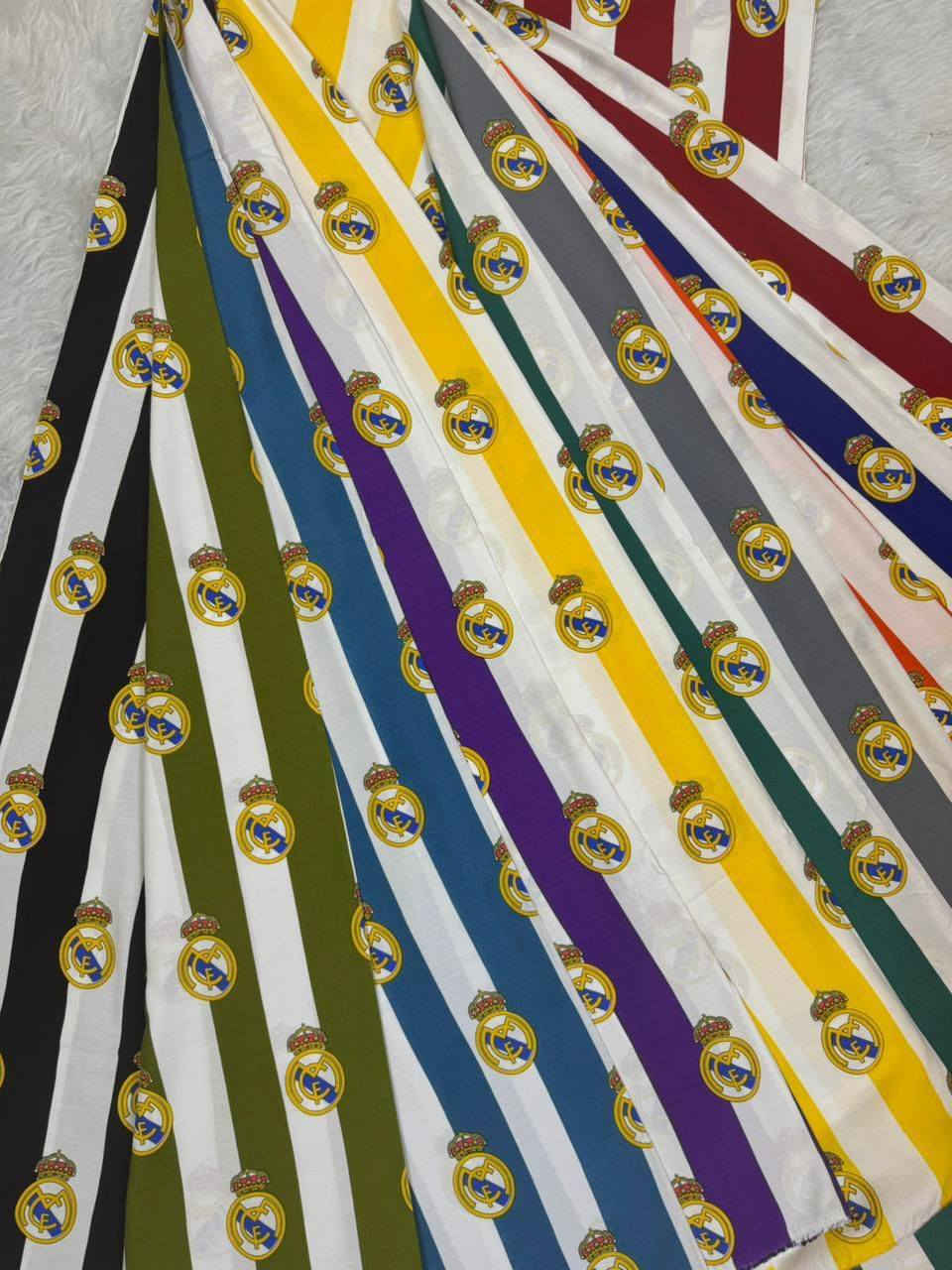 كشمير إيطالي درجة أولى
📦 السعر: 6 آلاف، جملة بـ 5 فقط
📏 القياس: مترين ونص – قطعة كاملة
🚚 توصيل: فقط بـ 5 آلاف لكافة محافظات العراق
📞 للتواصل: ***********
📱 واتساب أو راسل خاص 📩
يوجد المزيد من الموديلات راسل الصفحه 
#قماش #اقمشه #ازياء #الشورجه #اكسبلور
