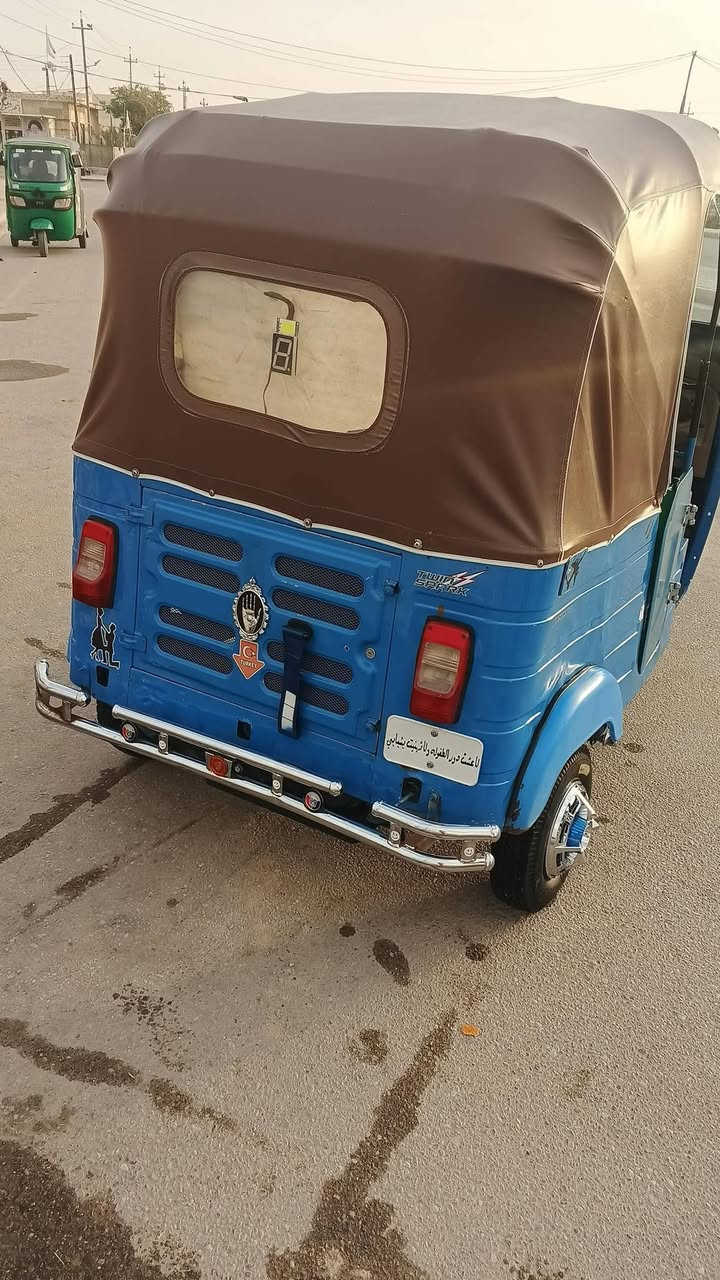 السلام عليكم تكتك للبيع موديل 20 نظيفه السعر خاص***********
