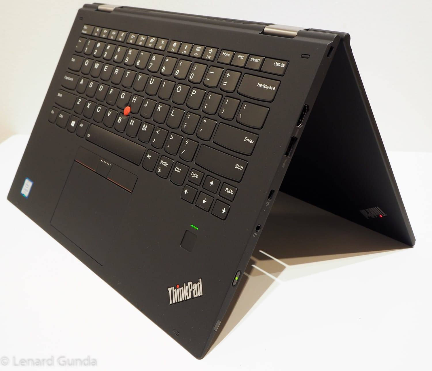 💻 (لمس قلاب Lenovo ThinkPad X1 Yoga 360°)
🔹 المعالج: Intel Core i5 الجيل السابع
🔹 الرام: 8GB DDR4
🔹 التخزين: 256GB SSD (قابل للتطوير)
🔹 كارت الشاشة: Intel Graphics داخلي 4GB
🔹 الشاشة: 14.1 إنش FHD Touch X360
🔹 الكيبورد: ليزري ضوئي عربي / إنكليزي
🔹 ويندوز 11 برو مفعل وجاهز
🔹 نسبة النضافة: 99/98٪

السعر 260 الف شامل التوصيل والملحقات(ماوس+حقيبة+الشاحن الاصلي)
(من الاخير لابتوب بي 60 حظ تريدة تصفح تريده دراسة تريدة العاب خفيفة ومتوسطة يفيدك)

(المراسلة خاص وعندك يوزري على تيليكرام @is_ii_i


**إذا كنت صاحب هذا الإعلان وتريد حذفه لأي سبب، رجاءا أرسل رسالة إلى الدعم الفني**