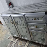 ميز وملحق الالمنيوم للبيع ب 100 رقم اتصال 07801160858