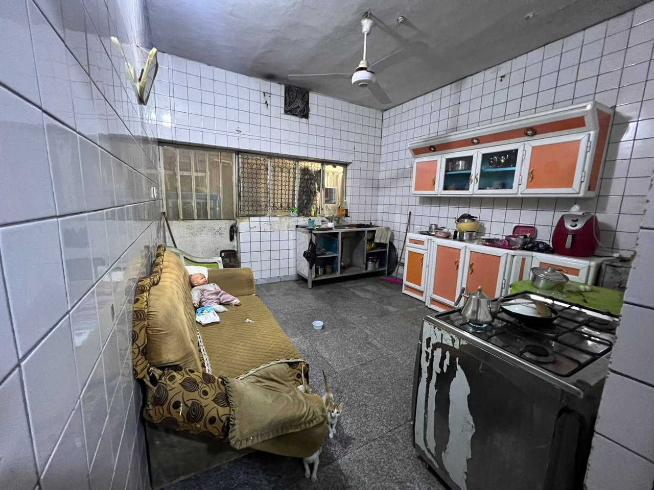 🏠 بيت ركن للبيع في مدينة الصدر – قطاع ٤٩
📍 الموقع: خلف العيادة الشعبية، بالقرب من سوق الفلكة
📐 المساحة: ١٤٤ متر
✅ البيت ركن وقابل للتقسيم
🏗️ يتكون من طابقين
الطابق الأرضي:
استقبال + هول + غرفة نوم + مطبخ + صالة درج + حمام + WC
الطابق الثاني:
٤ غرف نوم + حمام + WC
⭐ موقع جيد وقريب من السوق والخدمات.
💰 السعر: يُذكر هنا
📞 للاستفسار والاتصال:
***********
