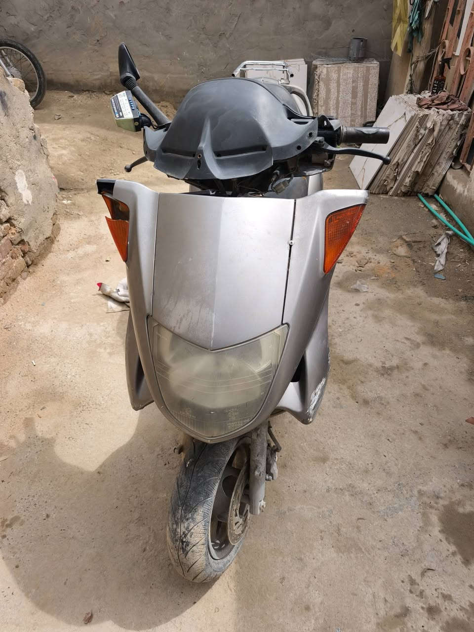 دراجه للبيع هوندا فورسايت.   نقصها بس باتري  هيه بيها ثنين بس كعدن لان صالي ١٥ يوم ما مشغلها  مكاني كوفه.  السعر ٢٦٠و


**إذا كنت صاحب هذا الإعلان وتريد حذفه لأي سبب، رجاءا أرسل رسالة إلى الدعم الفني**