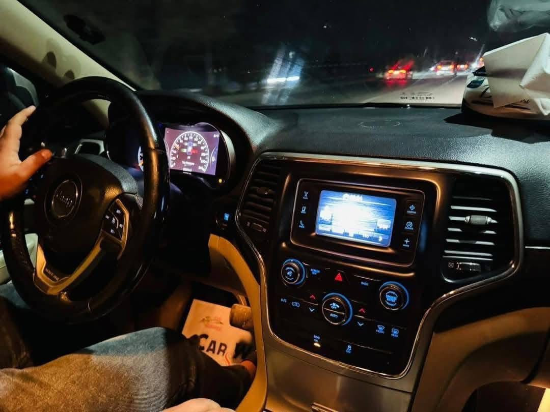 جيب لاريدو  موديل 2014 ( خـليـجـي )
لون ابيض فول موصفات 1/1 فورويل  
رقم صاحب سيارة ***********
السعر ١٩٠ 
بيع او مراوس 

خليجي2014  4x4 
فول موصفات 1/1 
حجم المحرك : 6سلندر 3600  
ماوس وضعيات قياده الفور ويل 
* سلايت
بصمه دخول ذكي 
*شاشه بلادي صغيرة
*كشنات الاماميه كهربائي  
*ويل حجم  18
هوك امامي خلفي
*شفتات ستيرن 
* كاميرا خلفية 
* سستم صوت ٩ سماعات  
* اشارات مرايا 
*سيدي 
*كير طيارة 8 نمر 
* تحكمات ستيرن فول
صدر جديد امامي خلفي 
السياره جديده 
مكان السياره الصويرة 
رقم صاحب سيارة ***********
السعر ١٩٠
