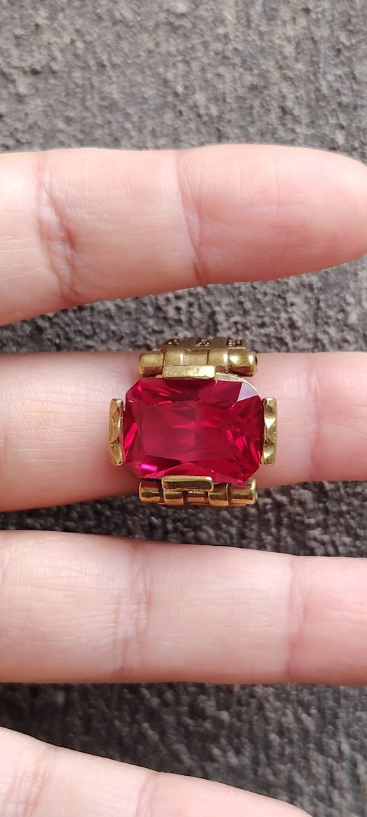 خاتم نحاس اصلي وحجر ياقوت باريسي يدك بالجهاز فول قطعه جميله جدا جدا السعر خاص


**إذا كنت صاحب هذا الإعلان وتريد حذفه لأي سبب، رجاءا أرسل رسالة إلى الدعم الفني**