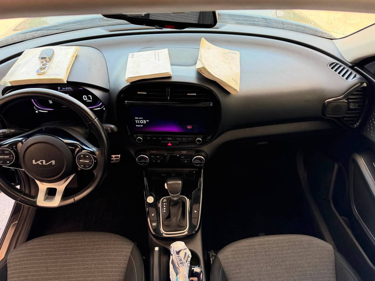 🚗 كيا صول 2023 وارد أمريكي (حُرّة) – بحالة الوكالة وجاهزة للتحويل ثاني يوم! 🚗
سيارة حديثة، اقتصادية، وبقمة النظافة.."بالعافية على اللي راح يآخذها".
 الحادث: جاملغ وبنيد فقط (صبغ خارجي بدون أي دواخل).السونار موجود
 باقي السيارة مكفولة بالكامل، كلها ليبل واحد، كير ومكينة وتبريد بشرط الكفالة.
 ماشية 48,000 كيلومتر فقط (حقيقي)
  التبريد ثلج ❄️.
 المحرك: \bm{2000} دوش (DOHC) – المحرك الأقوى والأكثر رغبة واعتمادية.
 أنظمة القيادة: نظام ECO الاقتصادي، نظام الأوتو ستوب (Auto Stop)، ومانع انزلاق.
✨ فول مواصفات
فتحة سقف، شاحن وايرلس ذكي، شاشة كبيرة مع كاميرا دوارة، داخل مخمل ملكي ونظيف جداً.
 نظام قيادة ذاتية، كروز سرعة (مثبت سرعة)، حساسات أمامية وخلفية.
 تحكم ستيرن جهتين، حاكية تلفون، بلوتوث، منفذ AUX.
 ويل كروم بلادي مميز، إضاءة LED أمامية وخلفية 
📝 الأوراق والترتيبات القانونية
 الرقم: بغداد (الملصق الجديد).
 السيارة بالبصرة
 التحويل: شرط التحويل ثاني يوم مباشرة
 ملاحظة: السيارة جديدة بمعنى الكلمة استخدام شخصي و ما تحتاج اي مصروف شغل و اطلع
السعر ١٤٠ و بيها مجال
للتواصل:دكتور احمد 
***********
