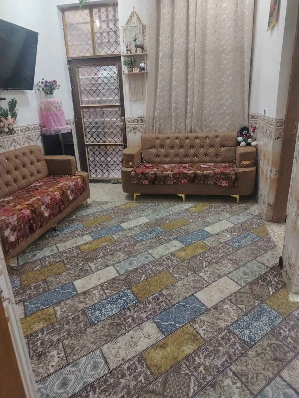 بيت لبيع م ٢٠٠ قرب إسواق إحسان الخفا جي قرب جسر عشتار  الاستفسار عل رقم ***********
