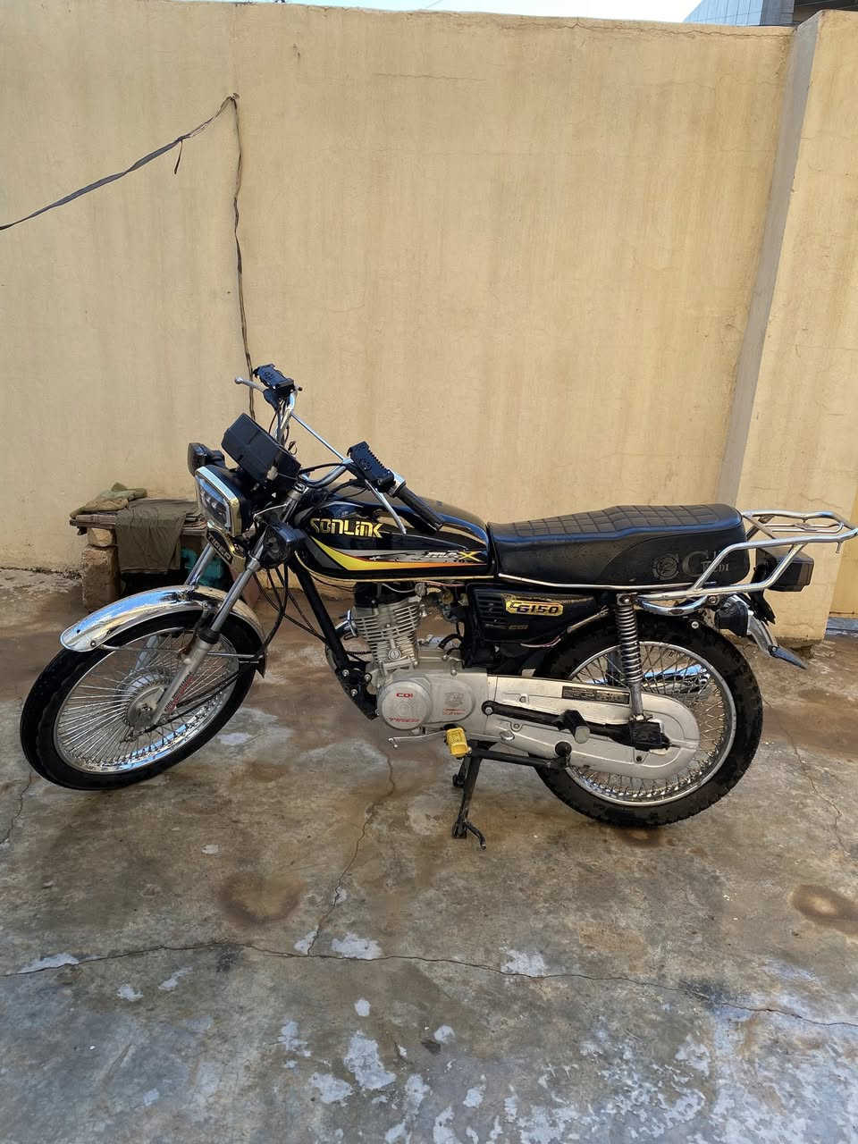 تايكر 22 مابيه كل عيب محرك كاتم صوت الدراجه كلش ناعم مابيها كل عيب كهربيات كله شغال حته كيج وياله مصطره  رزانه ومعدل وشلعه فول 425 الف بيها مجال للشراي ***********
