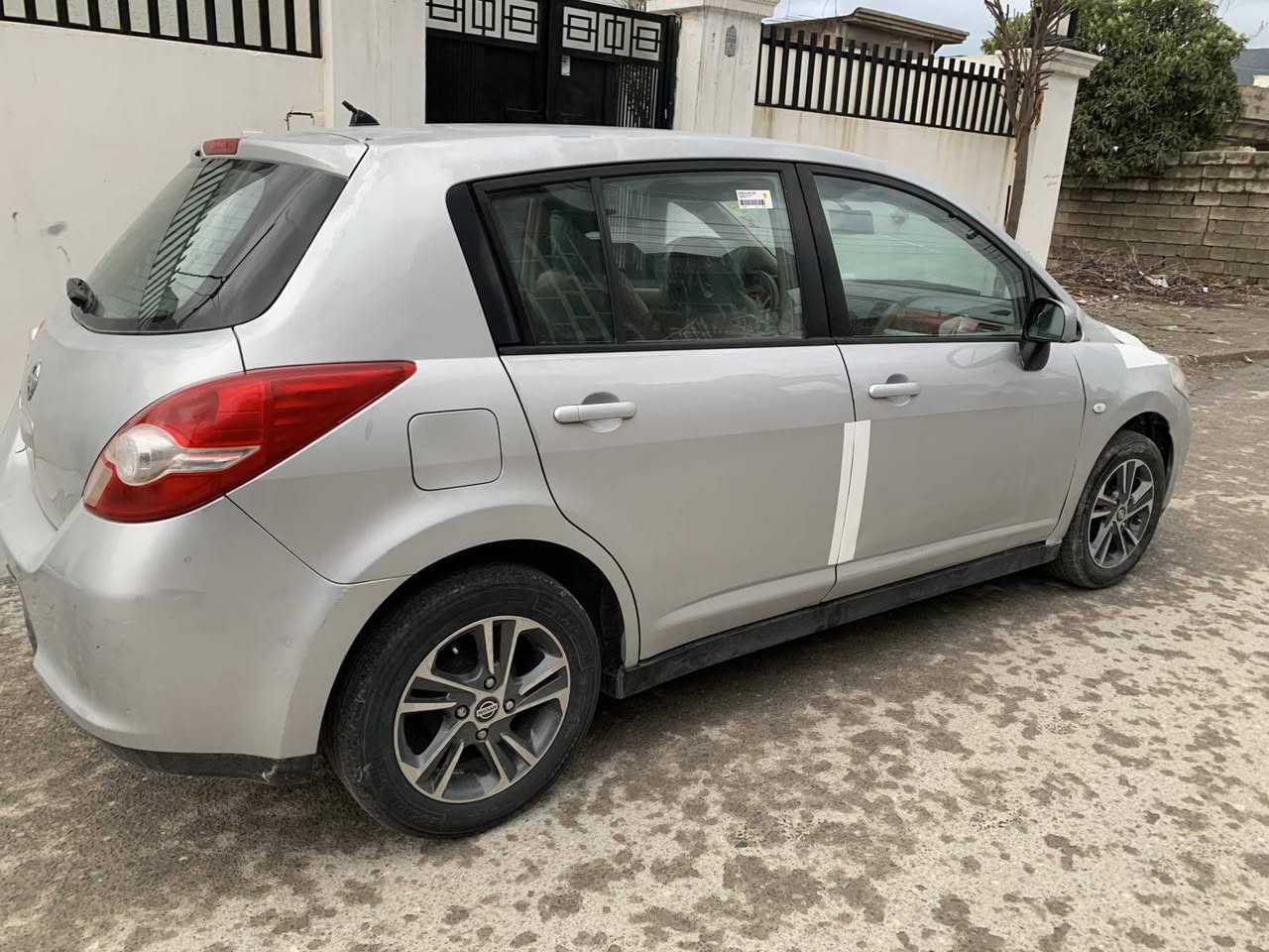 نیسان تیدا 2009 گیر ئۆتۆماتیک 
سلفەر  خەلیجی
 ناو زەرد جام کارەبای
 فۆرمیکە گێج زینۆ 
ویل کەپ تای نوێیە  

سعر لە کۆمێنت داوابکە ڕاستەخۆ بۆت دیت 📩 

بێ بۆیاخ بێ جەمپە
 تەنها کەمێک کالبونەوەی هەیە
 بەناوی خۆمە 

ژمارەی خاوەنی
***********
