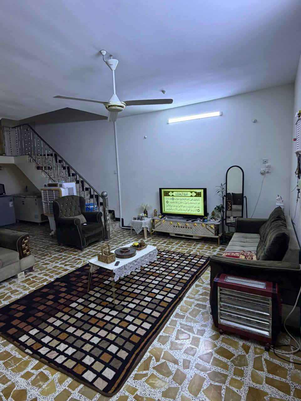 مشتمل للببع في حي تاميم المساحه 160  واجه 7.5 شارع 8 طابق واحد ***********
