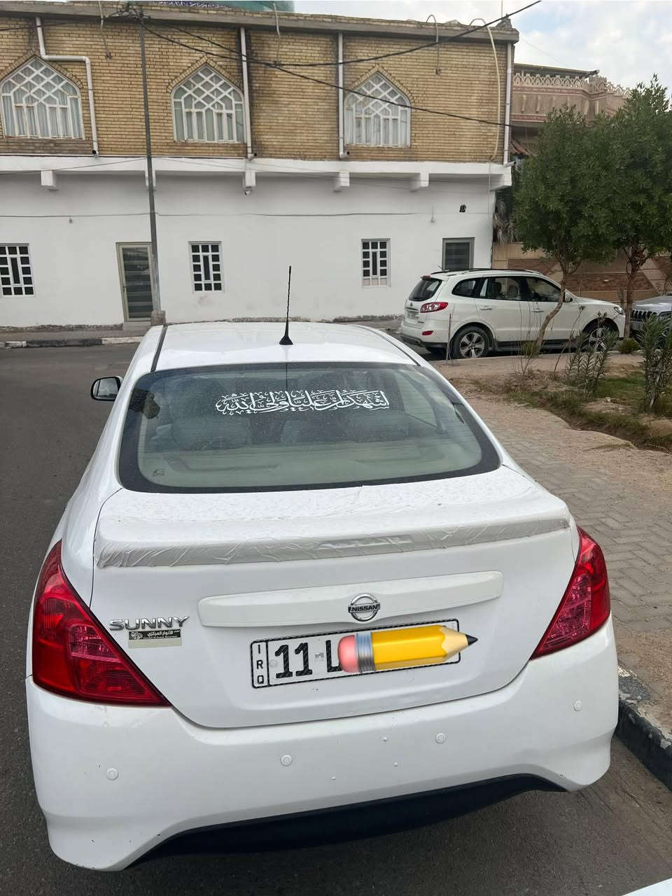 سلام عليكم سيارة نيسان سني هندي موديل 2021السيارة ضربتهه بچم بس الضربه ماواصلة للمكينة گير مكينة بلادي رقمهه بغداد انكليزي جديد السيارة بأسمي التحويل ثاني يوم سعرهه 93 وبيهه مجال مكاني البصرة_ المشراق القديم 
الرقم:***********
