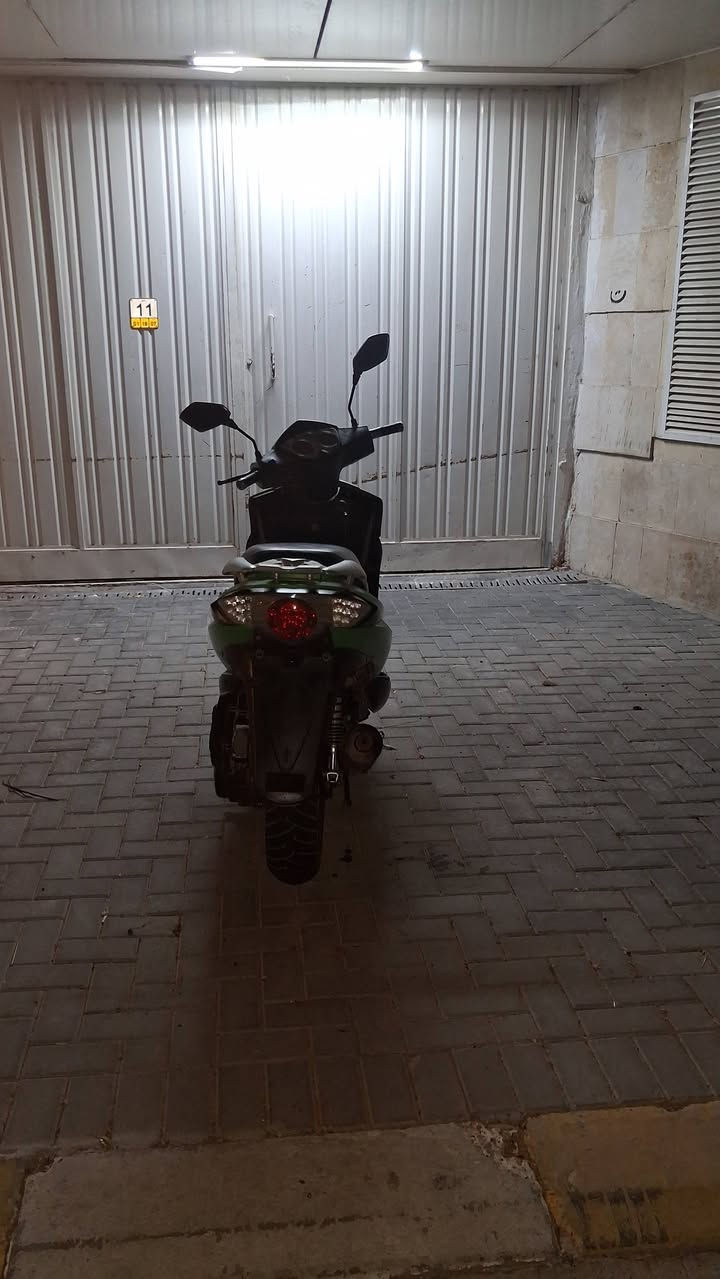 السلام عليكم دراجه YIBEN
مكينه  150cc  
مكينه  كبيره
دراجه كلش نضيفه بدون اي نقص
  كفرات نضيفه 
  تايرات جداد 
ابريك دسك مو استهلاكي 
الدراجه خير من الله بدون اي مصرف  
دراجه عاليه ورزنه 
الشراي يتصل ويدلل 
***********
***********
