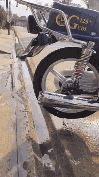 يالله سلام عليكم دراجه سونك 4كير ماشيه 100 كيلو يعني زيرو موديل 2025  اوراق سكنر وضع شركه برقي ما مفتوح صار شهرين من خذتها 
مكان معامل حي نصر 
سعر ب 800بيها مجال ل شراي دراجه جديده كارتون معايزه ايشي  رقم *********** مكلف بنشر
