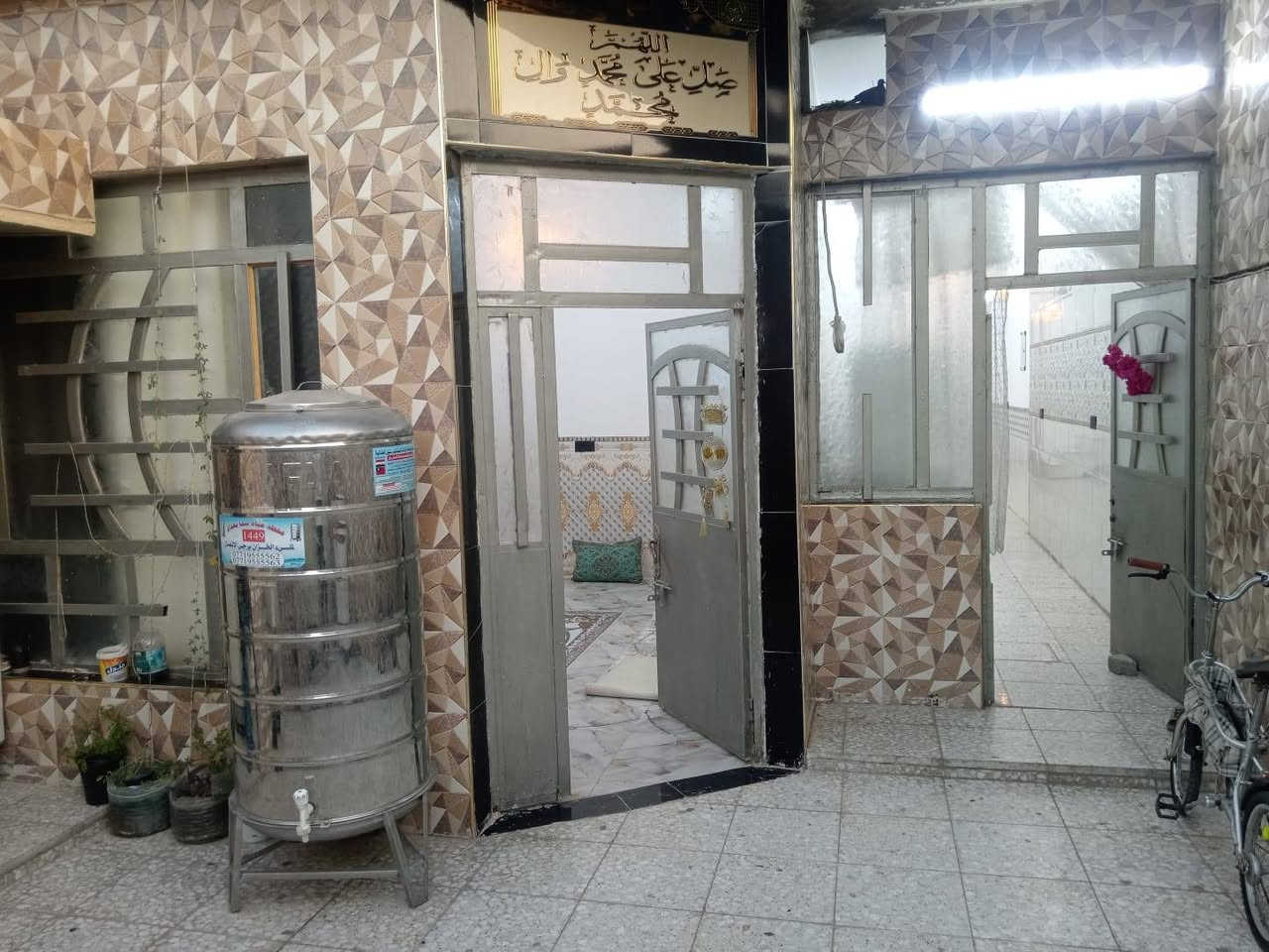 السلام عليكم بيت مساحه ١٤١ متر الشيشان قرب جامع بيت مجيسر مقابل أسواق تفاحه فرع الصيدليه الاستفسار على هاذه الرقم***********
