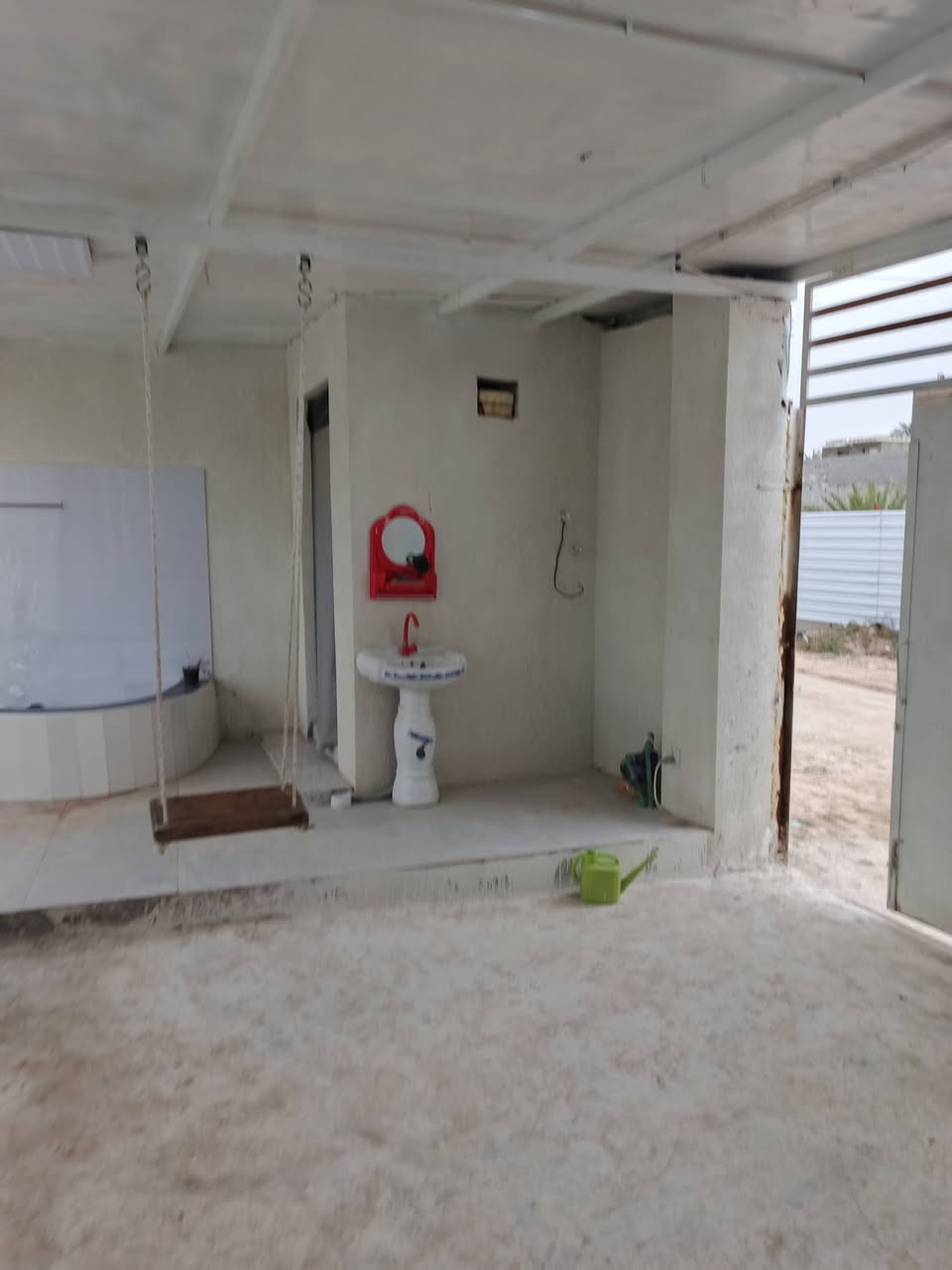 السلام عليكم ورحمة الله

وفرنالكم 

***********

شاليه للبيع تريد سكن تريد استراحه

#مساحه 200 متر 

#السعر 40 

#موقع مميز في البصره ابي الخصيب شارع المحكمه الجديده (كوت الحمداني )

يحتوي على غرفه للاستراحه 

وصحيات 

وكراج

شلال 

الباقي حديقه 

كافة الخدمات متوفره

 طابو صرف زراعي عراقي

***********

شارع ١٠ متر
