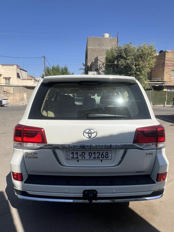 السلام عليكم
لاندكروز 2019 كراند تورنك بريم لون ابيض رقم بغداد السيارة بية صبغ الجاملغ الخلفي فقط وقبق الجنطة مفتوح والباقي مكفول السيارة باسمي مواصفات السيارة اشتارت لكزز و DVD ورشبول لكزز 
السعر 49 وبية مجال التلفون ***********
