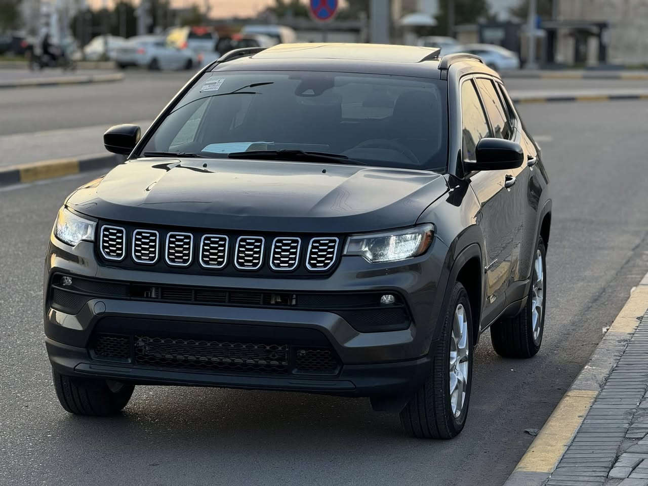 جيب كومباس 
مديل ٢٠٢٣
حره بدون رقم منفيس بسمي 
حادثه تبديل بنيد وجاملغ صبغ راجع نفسه 
فول مواصفات كلش 
السعر ١٣٠ 
مكاني البصره القبله 
***********
