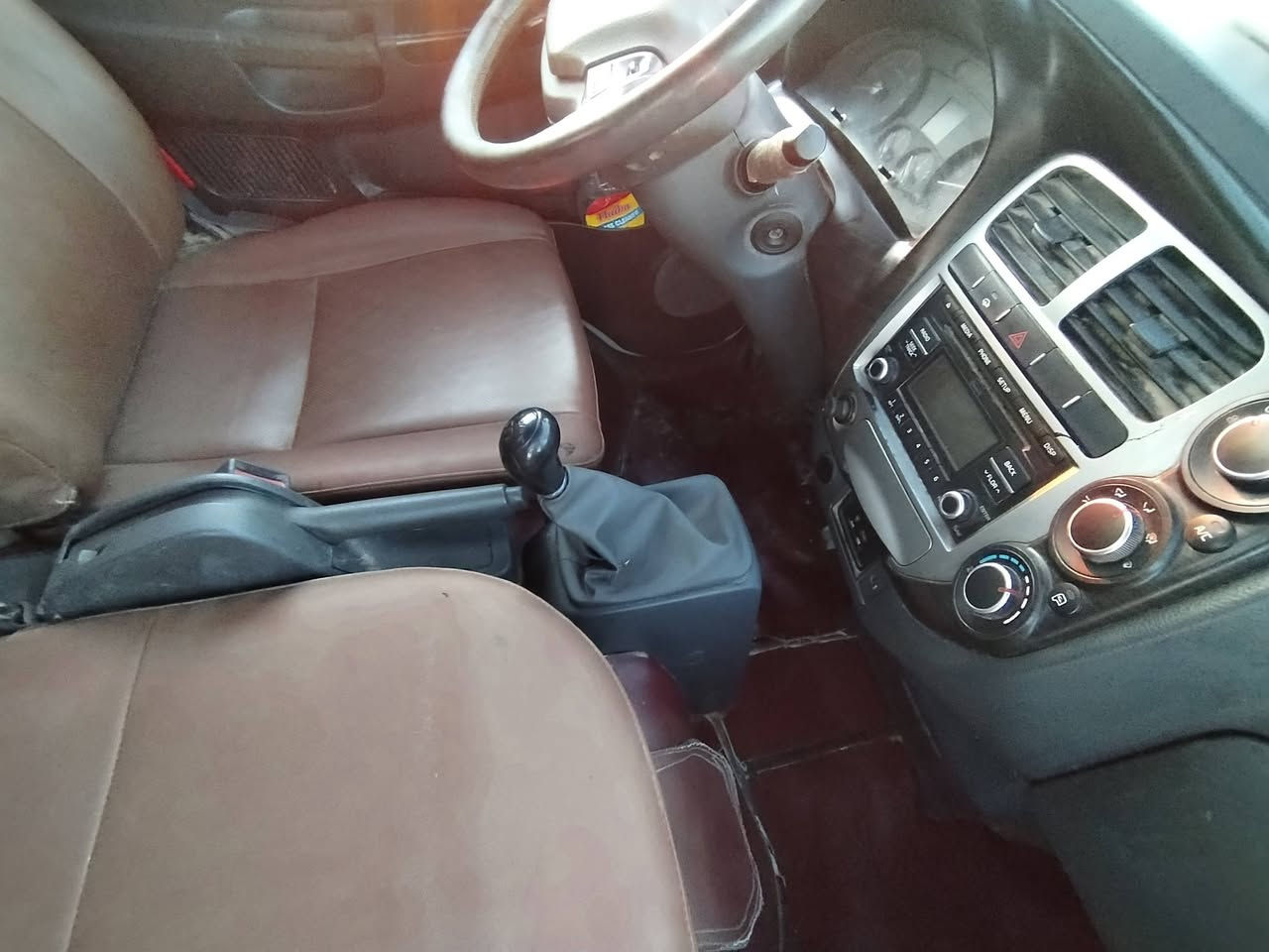 ​🚗 كيا حمل (2700) موديل 2018 - للبيع
المواصفات: 
​النوع: كيا حمل.
​المحرك: 2700 (نظام تشغيل وكفاءة ممتازة).
​الموديل: 2018.
​الرقم: بابل (ألماني أصولي).
​المكان: بابل.
​حالة البدي والضرر:
​السيارة تحتوي على صبغ في أماكن محددة (موضحة بدقة في الصور المرفقة).
​وبيها جوة البنيد القفل 
​✅ السيارة مكفولة كفالة عامة من: (المكينة، الكير، الأكسل، الشاصي، ورقم الشاصي).
​⚠️​اذا​ مو شراي لا تتعب روحك واتعبني 
​السعر: 105 ورقة قفل.
​للاتصال: ***********
