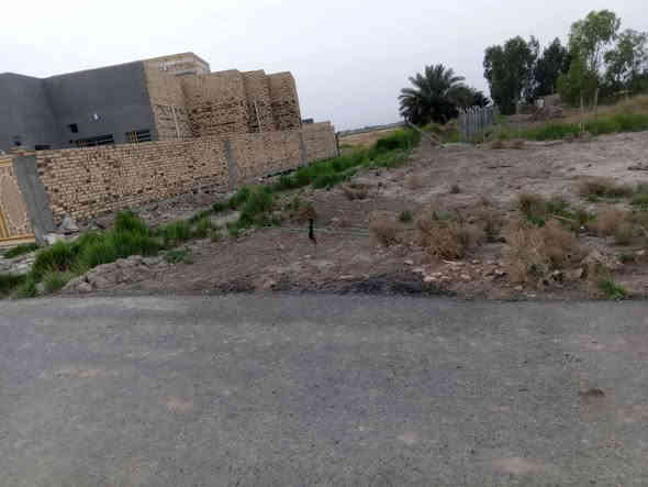 توجد عرصه 100 متر واجهيه 5 والنزال 20 مجمع الوراء بيت شيخ ذياب الحمزاوي ماي الكهرباء وتبليط وشراي يدخل حصاص باسم المشتري وبيها فضله سعره 6 وربع بها مجال *********** تفاصيل على الرقم فقط
