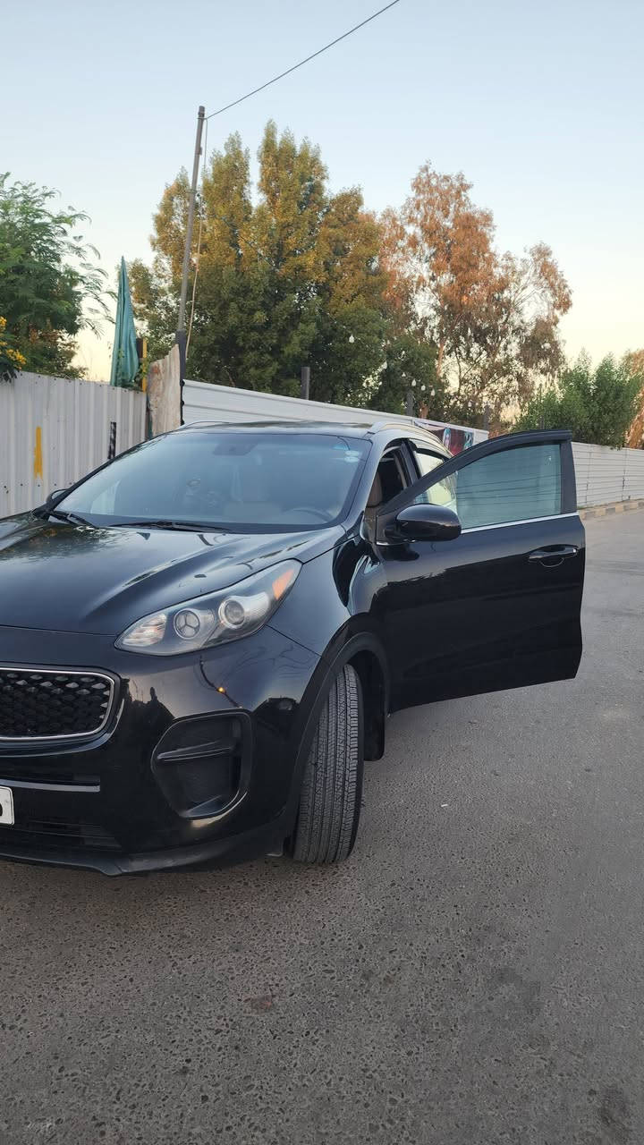 سلام عليكم سبورتج للبيع مديل 2018حادث جدا بسيط صندوق فقة مصبوغ جاملغ بارد فقط بجم كبس بيهة جراد شوية ويروح بدون اي شي ولا كلير  سيارة بسمي بغداد زعفرانية          سعر 156          ***********
