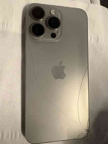 ايفون 15برو ماكس 
نضيف فقط هذا لكسر كلشي ما بدل بيه 
نسخة ZA دبل سيمكرت 
ذاكره 256
بطارية 91
تواصل فقط ع واتساب 
***********
تليفون نضيف لطار مابيه اي شخط وشاشة كذالك
