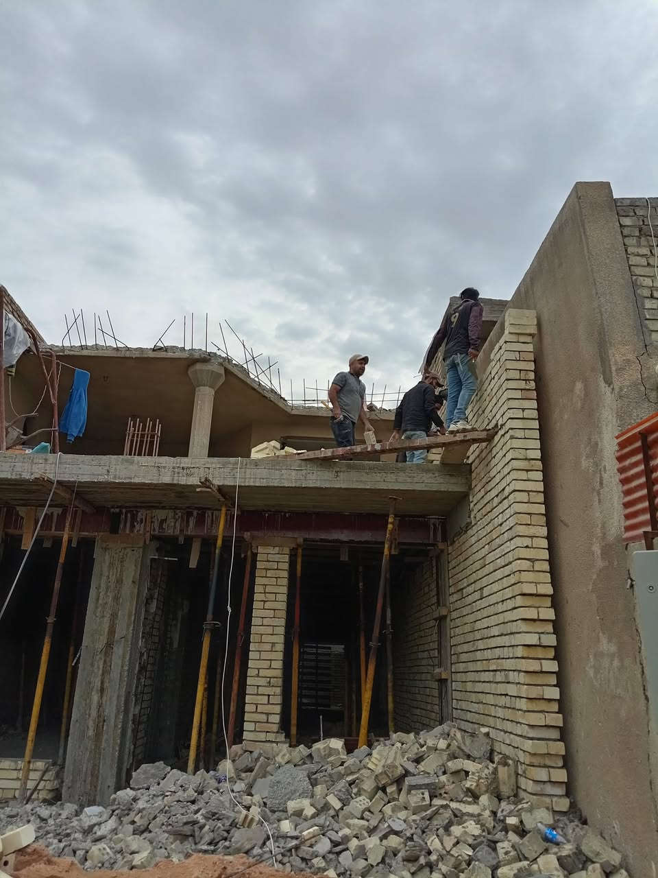 سلام عليكم 
يوجد كادر عمل في جميع مناطق بغداد نشتغل كرست وعمل اوفقط عمل أو عل دبل حسب الطلب شغل تسليم مهندس والاستفسار الاتصال على الرقم :*********** ابو علي
