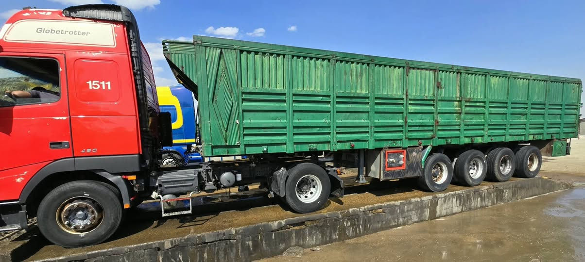 السلام عليكم 
فولفو موديل 2000 مع العربانه 
***********
